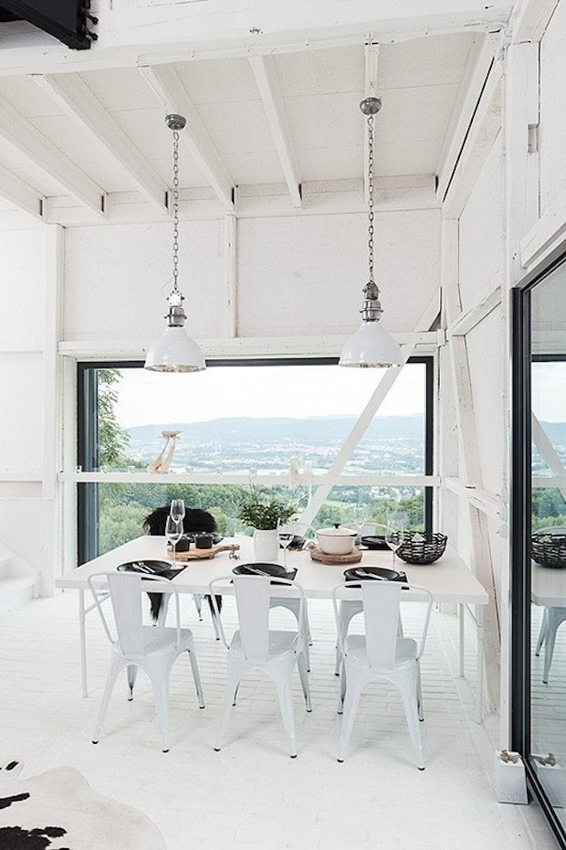 Une jolie grange en noir et blanc