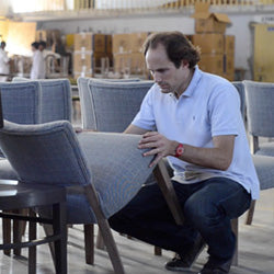 Contrôle qualité de la 1ère collection table à diner et chaise!