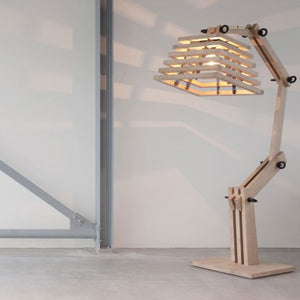 Lampe en bois moderne sur pied