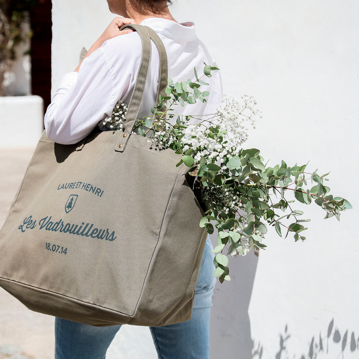 Bolso de mano personalizable y moderno