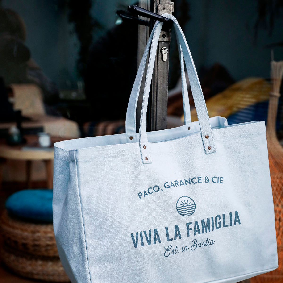 Bolso de mano personalizable y moderno