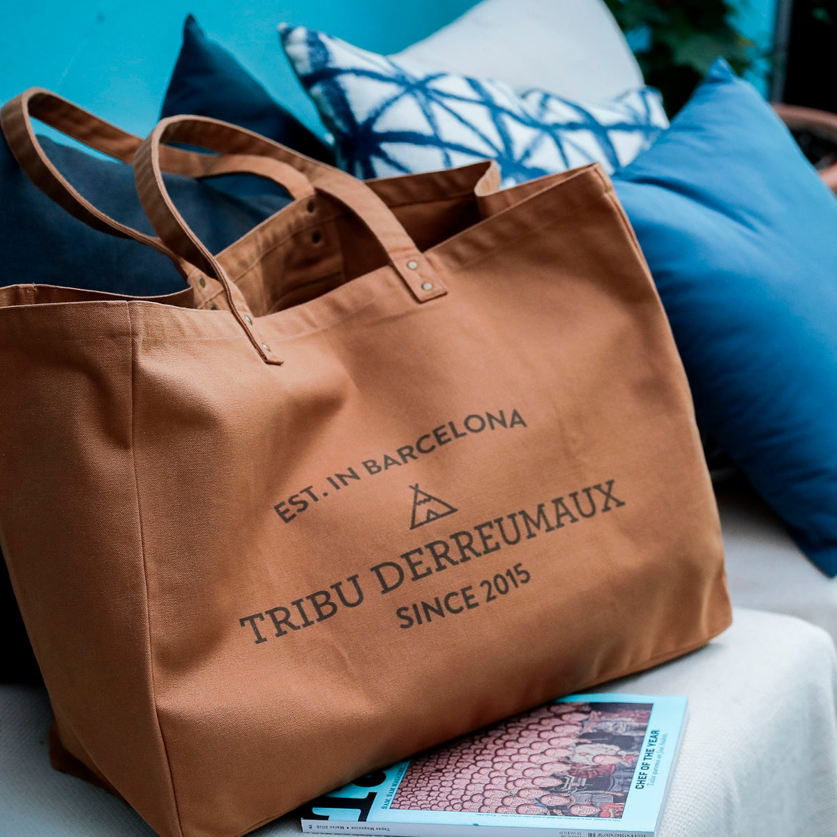 Bolso de mano personalizable y moderno