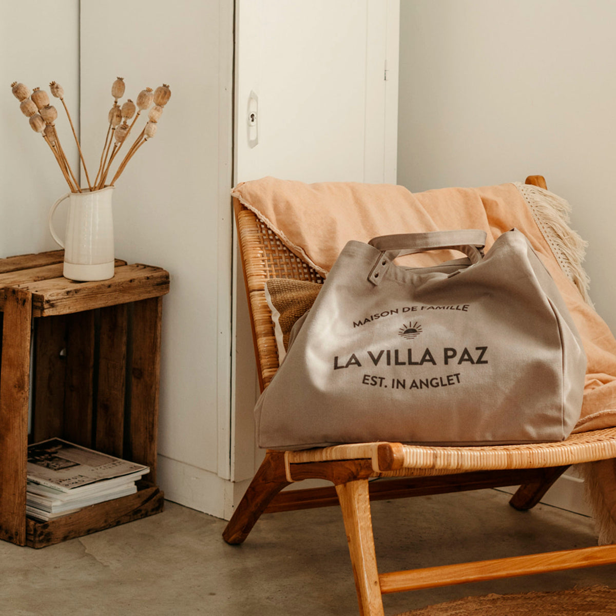 Bolso de mano personalizable y moderno