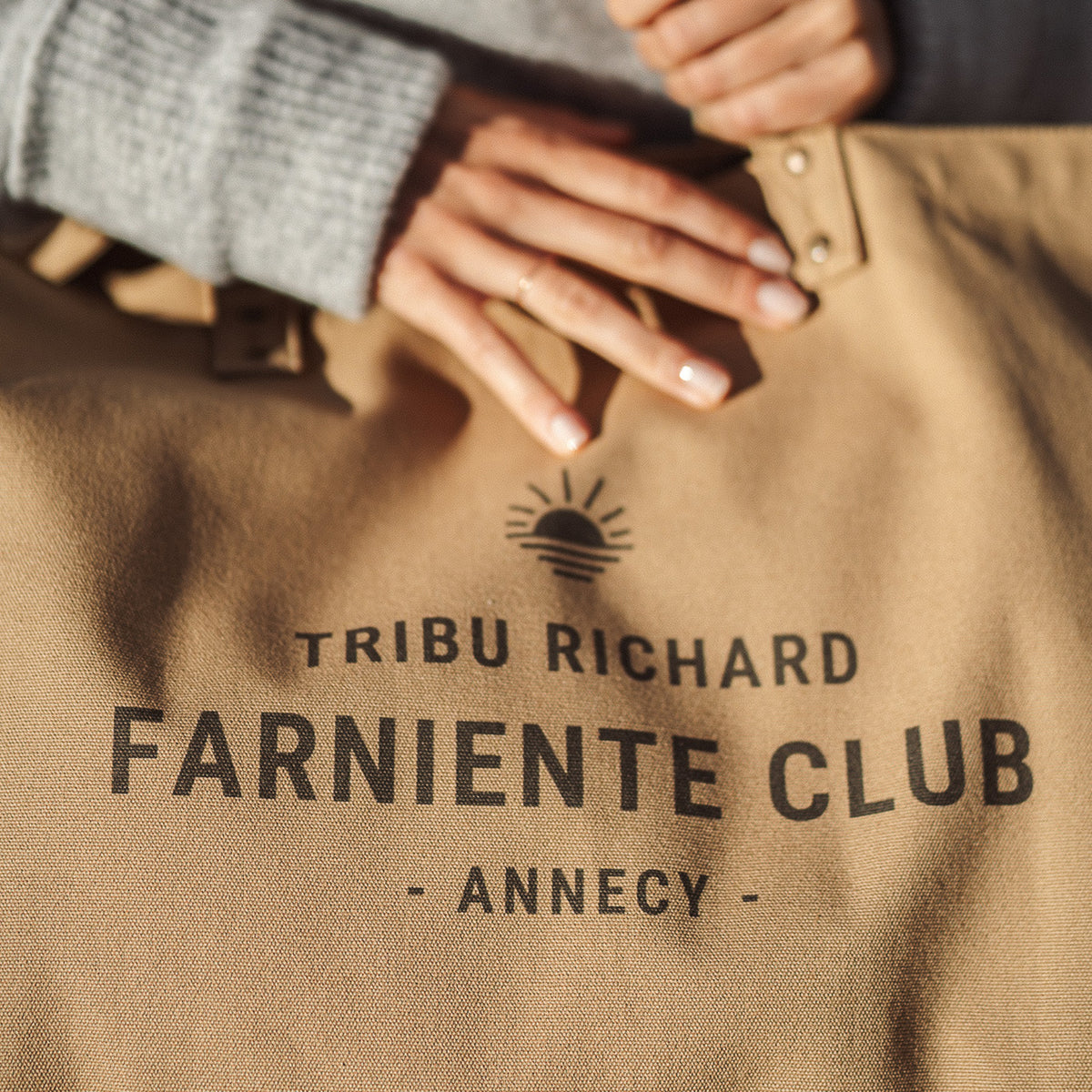 Bolso de mano personalizable y moderno